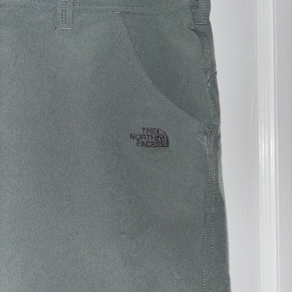 The North Face Hiking Shorts - Picture 2 of 8